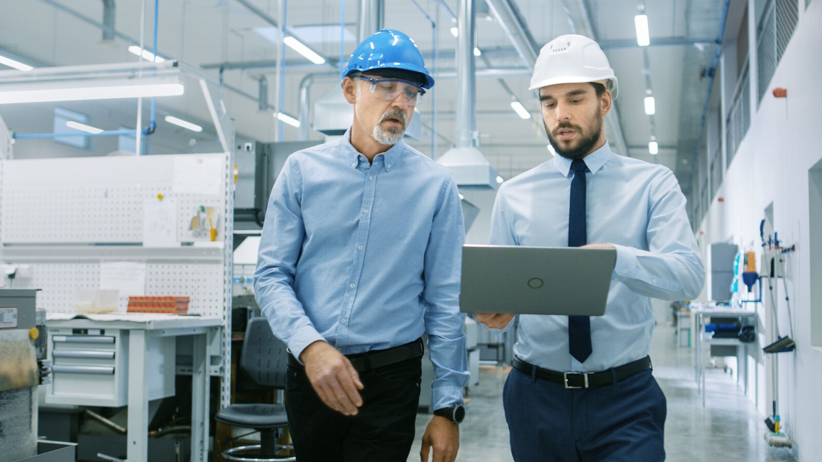 Two employees in a factory.